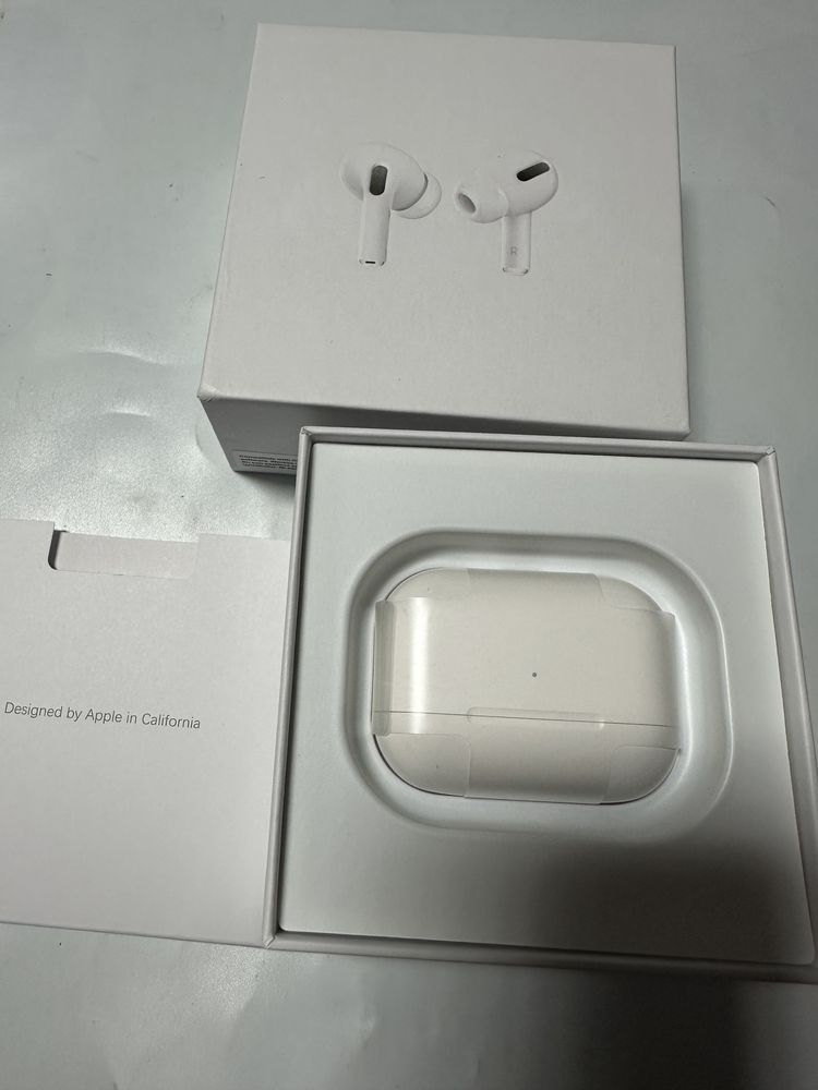 Оригинални слушалки Apple AirPods Pro - чисто нови