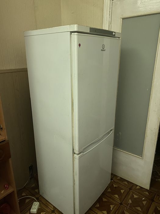 Холодиьник indesit Samsung