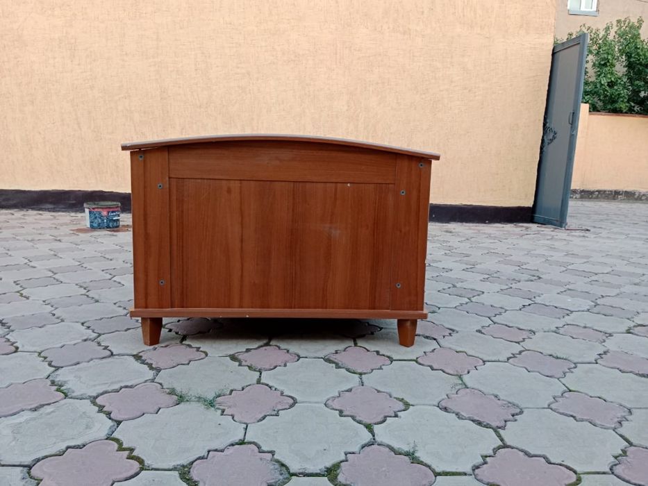 Кровать и кухонная газ плита