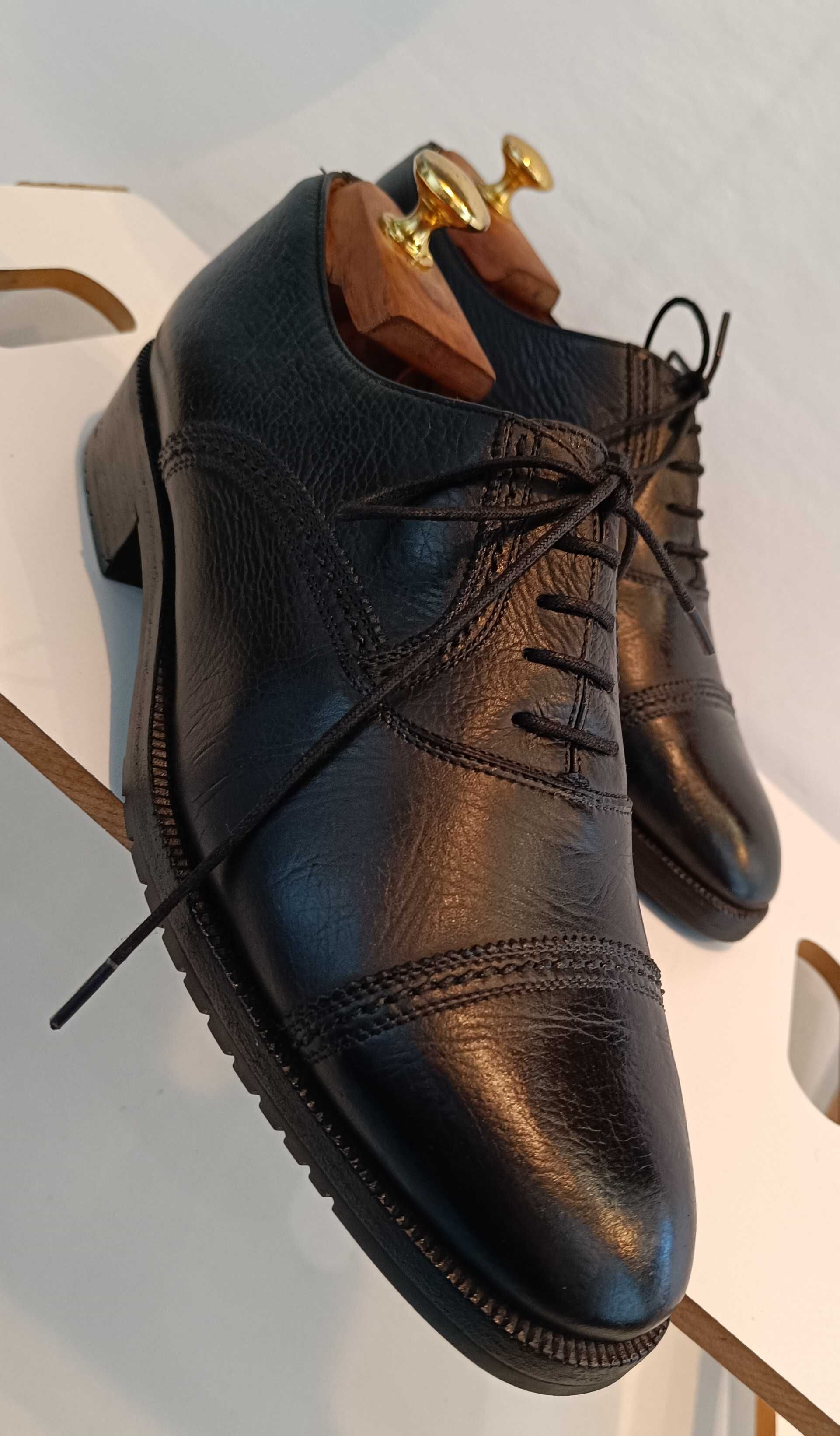 Pantofi oxford 41 41.5 de lux lucrati manual Bruno Magli piele moale