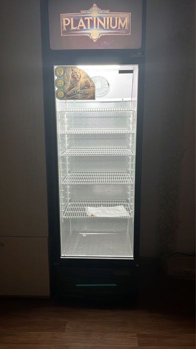 Продам витринный холодильник . Состоние 10/10