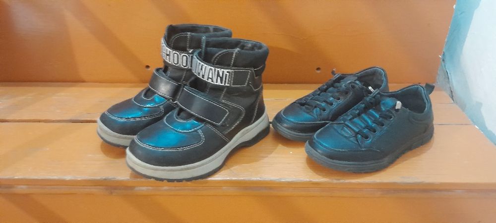 Отдам разную обувь на мальчика.  29-30 размер. Бесплатно.