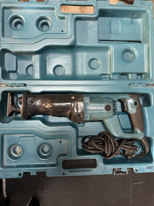 Саблен трион Makita JR3050T