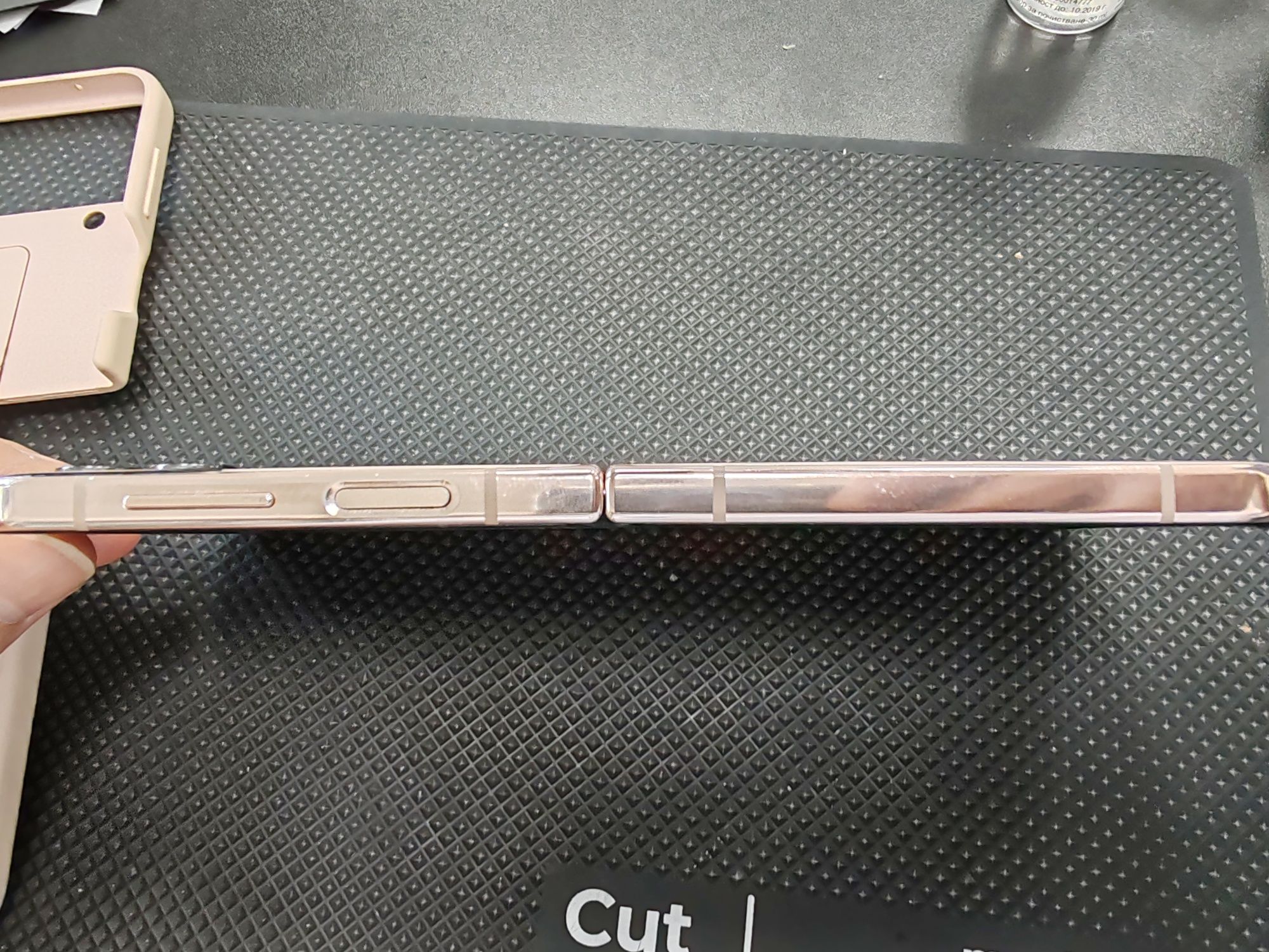 Samsung Z Flip 4 rose gold 256gb Бижу!!!