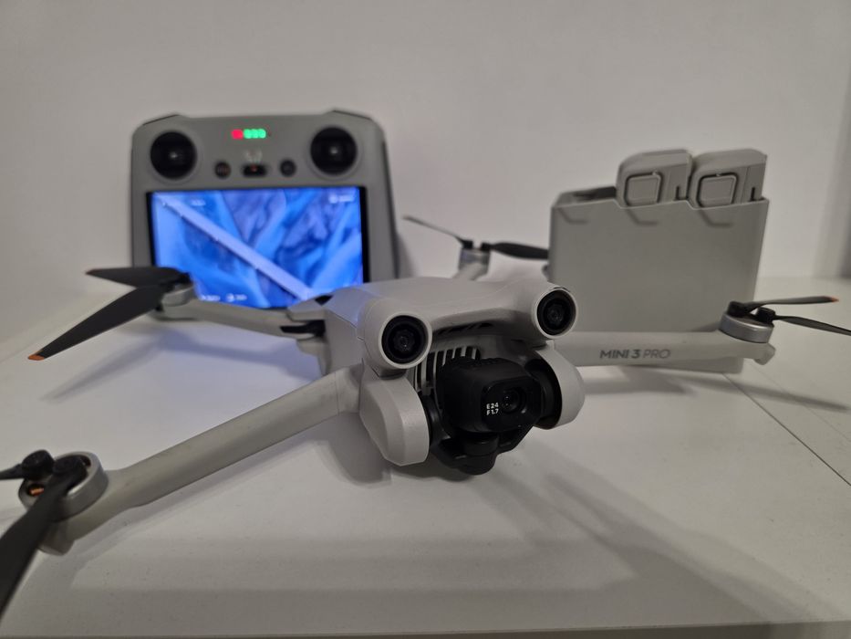 Drona DJI Mini 3 PRO FlyMore Combo Smart Remote