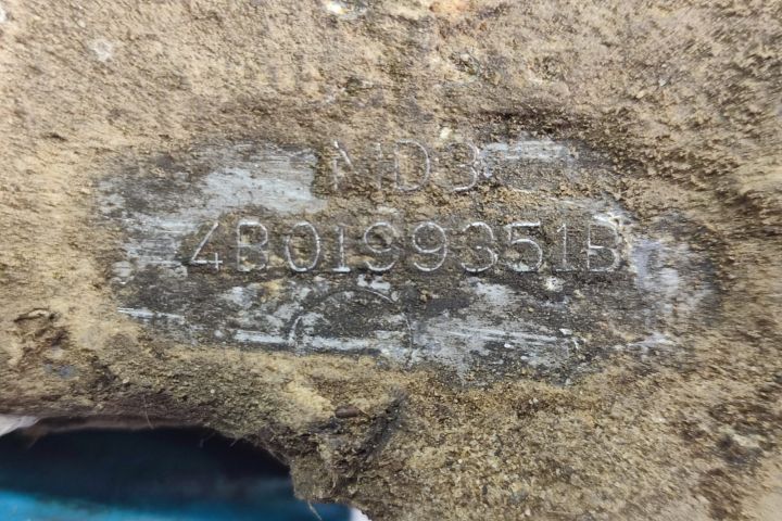 Suport bara stabilizatoare stanga 4b0199351b 1.9 tdi AJM Volkswagen VW Passat B5 seria