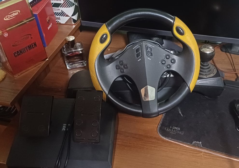 Vând volan gaming PC cu pedală