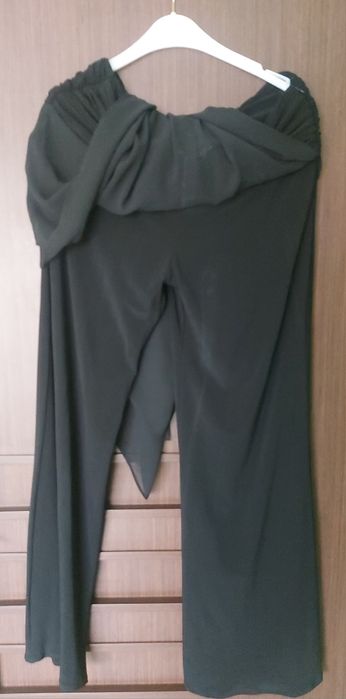 Pantalon negru cu fustă şi corset
