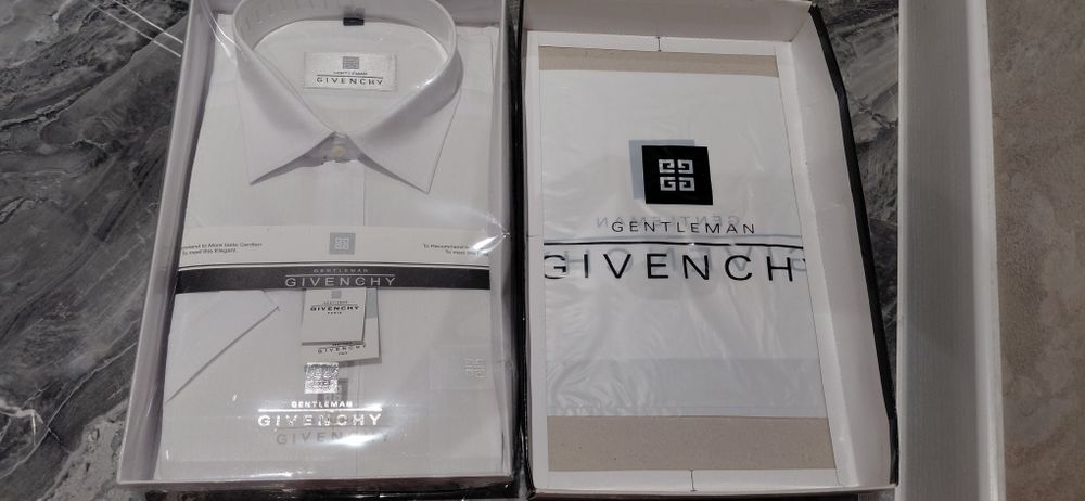 Рубашка Givenchy (Италия) с коротким рукавом.