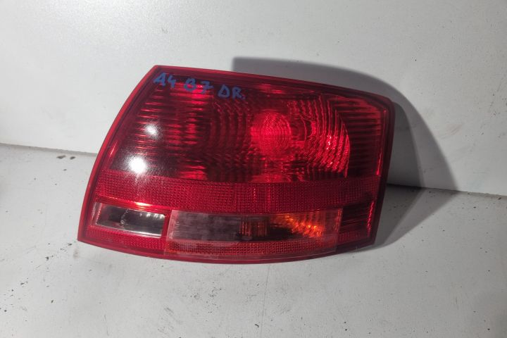 Lampa / Tripla stop dreapta pe aripa Audi A4 B7