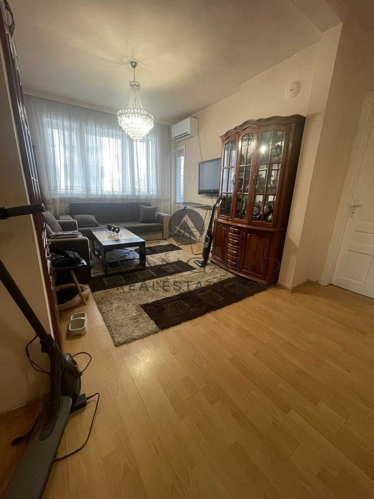 Продава се Четиристаен апартамент в Пловдив, Център - 153 кв.м за 1746 €/кв.м - Снимка #8