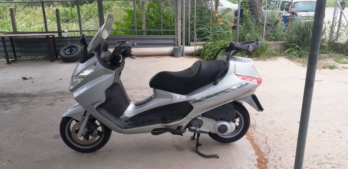 Продавам Piaggio X8 250i