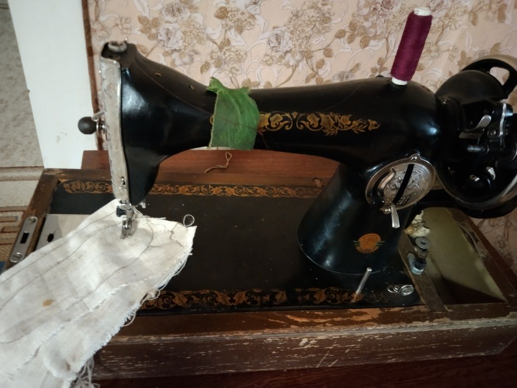 Продам швейную машинку