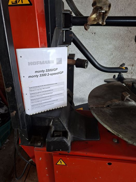 Автоматична Машина за монтаж и демонтаж на автомобилни гуми