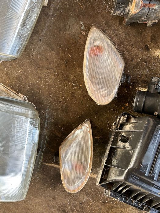 Ляв и десен фар с мигачи