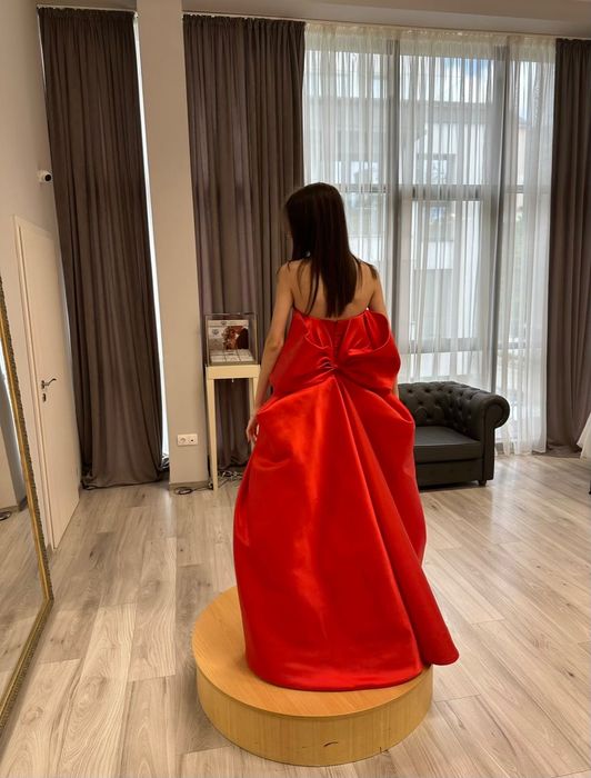 Червена бална рокля на Terani Couture