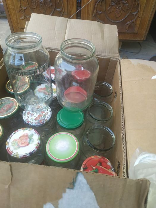 Банки стеклянные 0.5;  1;  1.5;  2 и 3 литр с резьбой и без резьбы