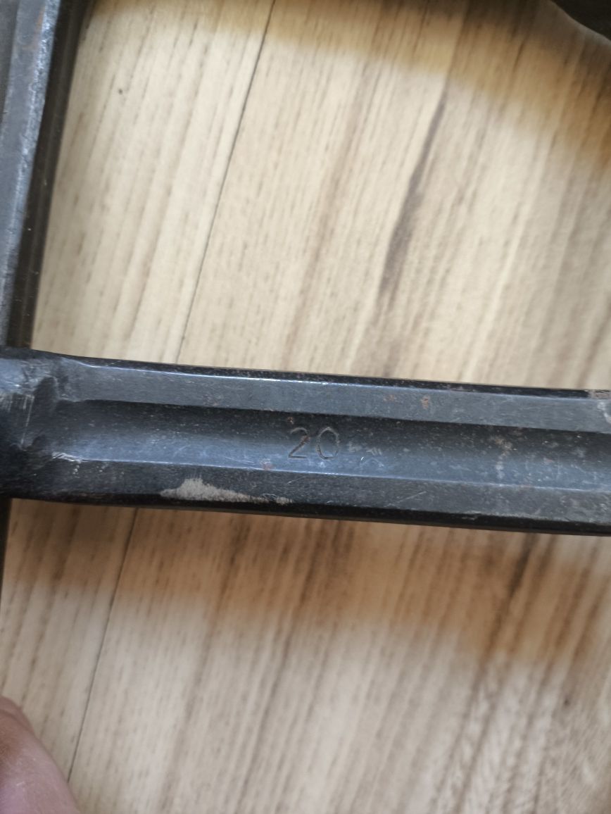 Стяга BESSEY 20 винтова стоманена  200/100