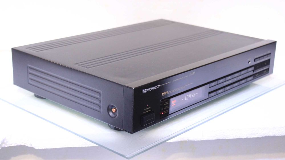 Tuner Pioneer F-445(Japonia).