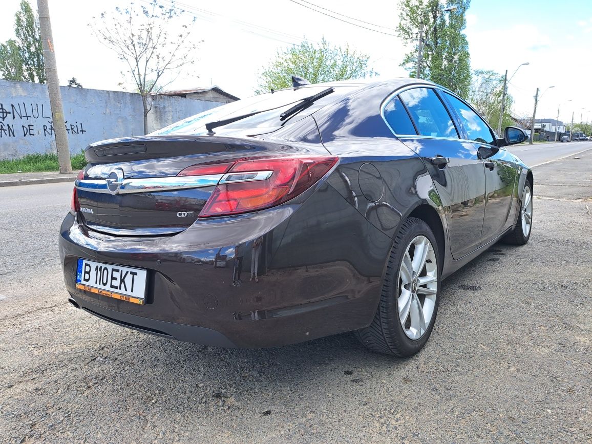 Vând Opel Insignia 2.0 CDTI ECOTEC