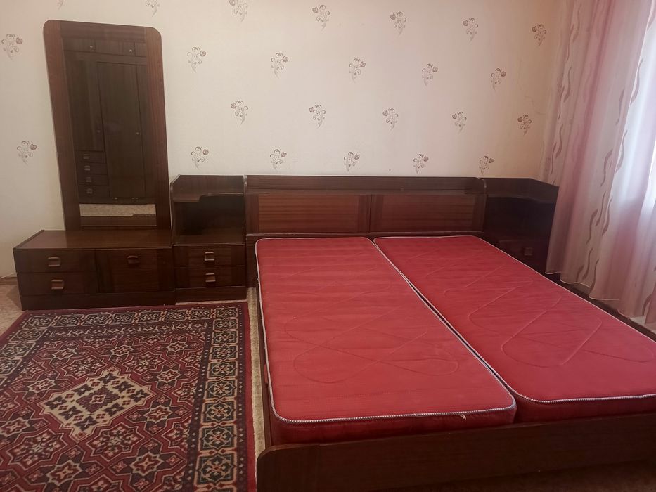 Продам спальный гарнитур