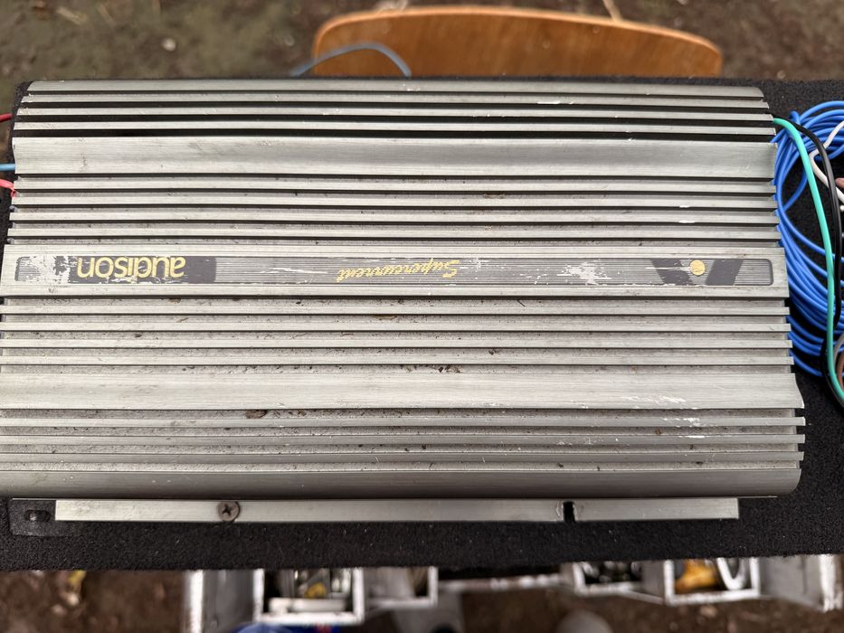 Vand subwoofer auto complet 700 lei