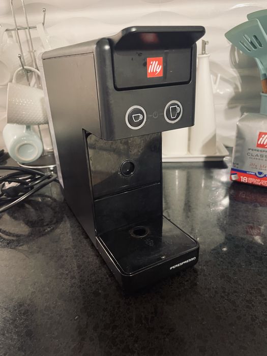 Espressor Illy Francis Y3.3 Iperespresso + 18 capsule cafea
