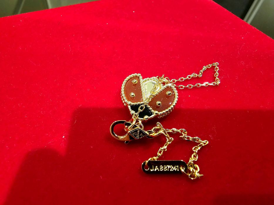 Van Cleef & Arpels VCA Rose Lucky Spring Open Ladybug Дамска Гривна