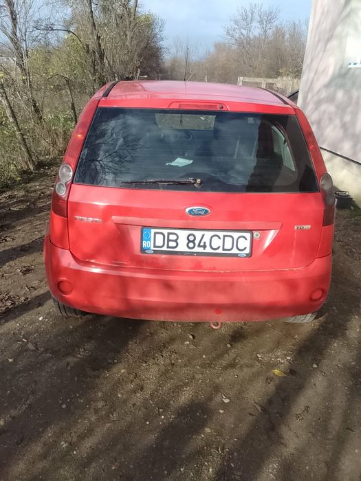 Vând Ford fiesta