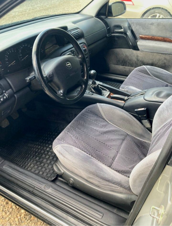 Opel omega  2,0i 16v  11029 km