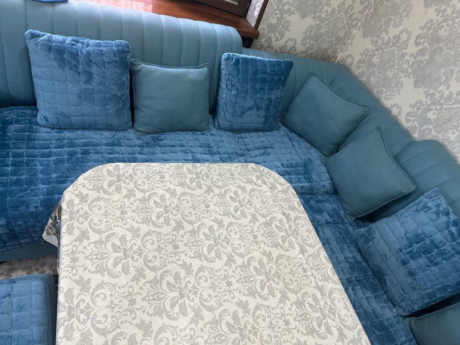 Divan sotiladi yaxshi xolatda