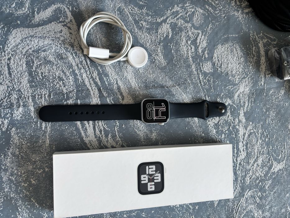 Apple Watch SE (GPS, 2-го поколения)