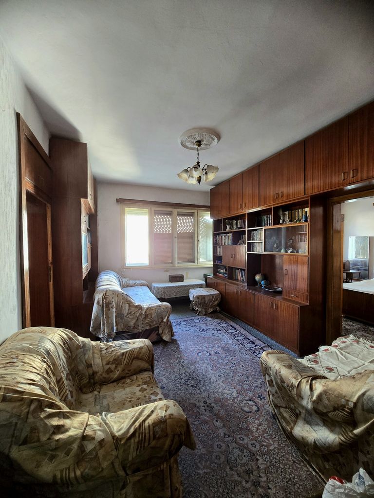 Продава се Четиристаен апартамент в Горна Оряховица - 100 кв.м за 824 €/кв.м - Снимка #1