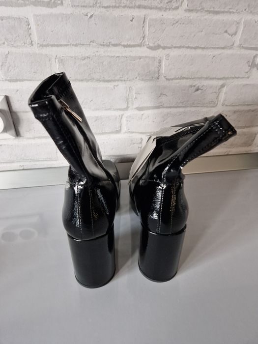 Ghete dama de ocazie Pull&Bear~piele ecologică lucioasa~marime 38