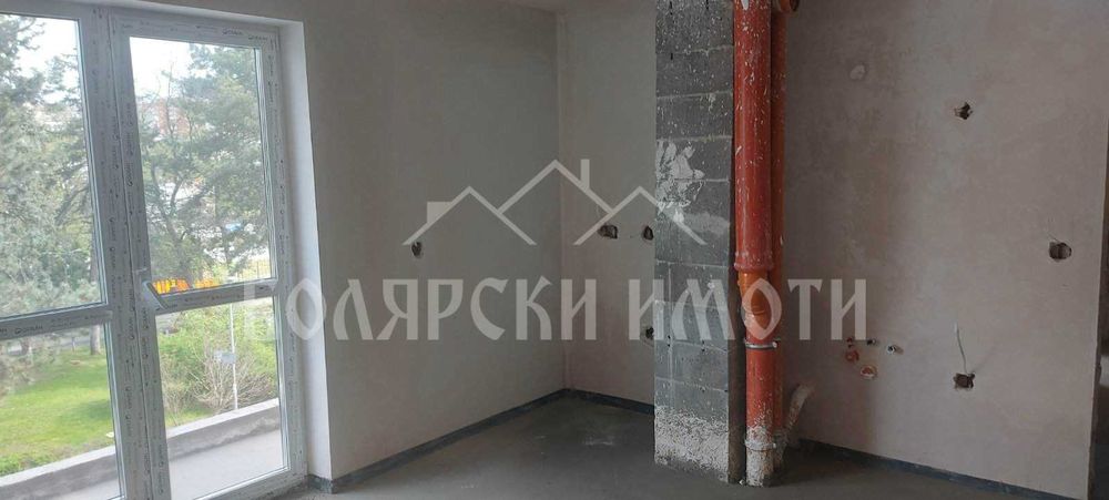 Двустаен апартамент до Практикер