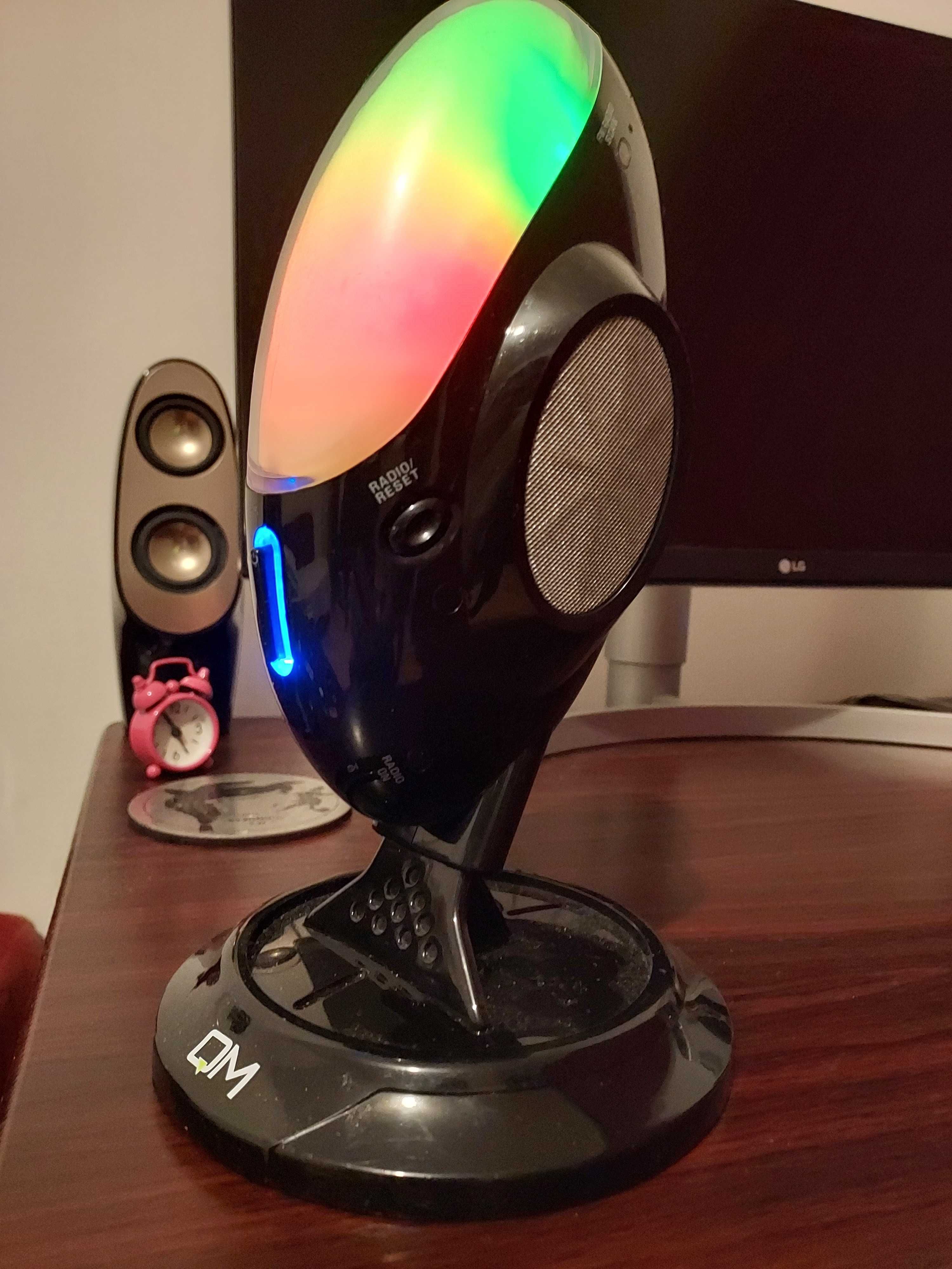 Lampa multicolora cu radio incorporat si operare prin senzori