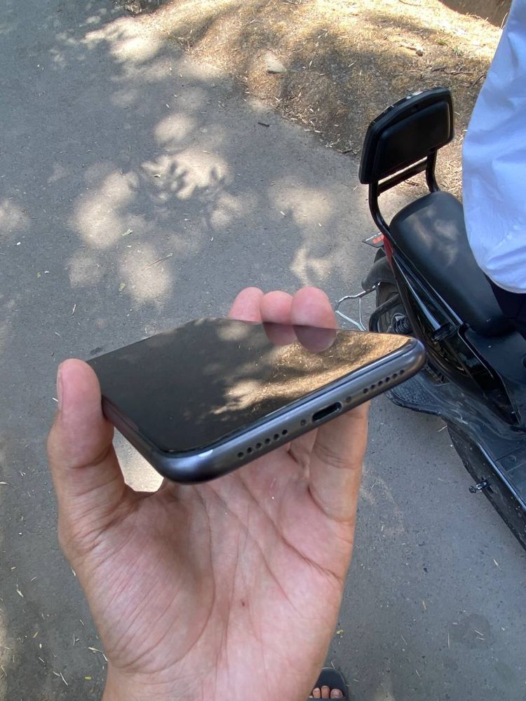 iPhone 11 64gb lla 77%