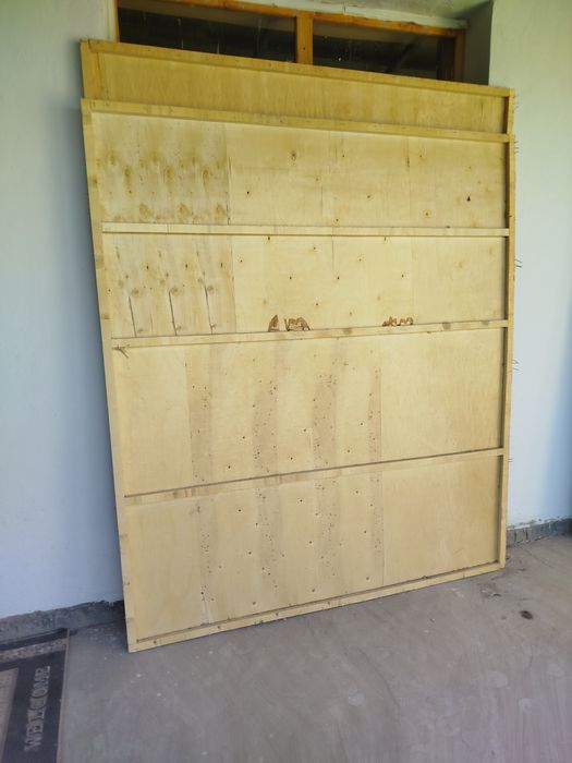 В продаже имеется фанера
