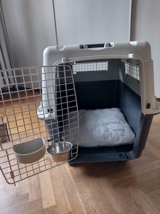 Транспортна клетка за куче на колелца