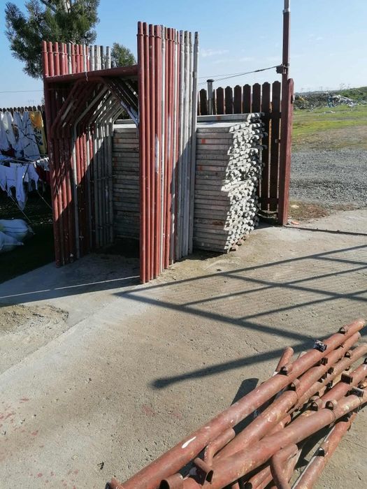 Schela metalica de inchiriat