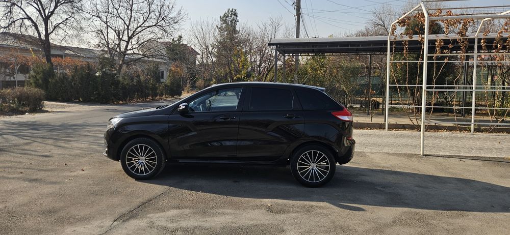 Lada X.RAY sotiladi.