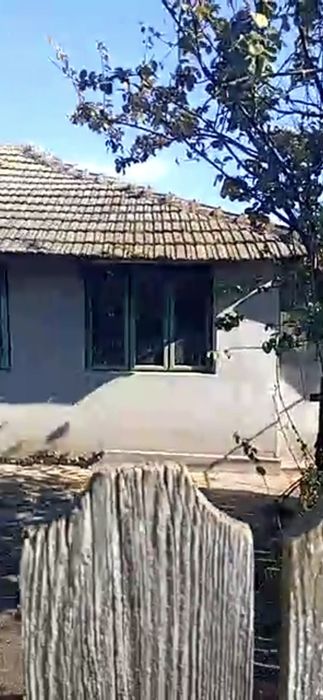 Casă cu teren la țară