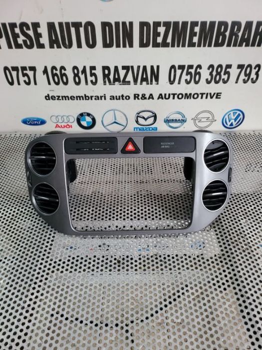 Consola Centrala Grila Ventilatie Centrala Ornament Bord Vw Golf 6 VI Plus An 2008-2013 Volan Stanga