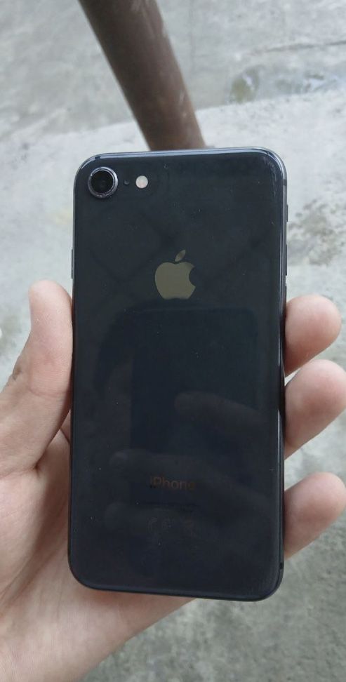iPhone 8 64 GB !