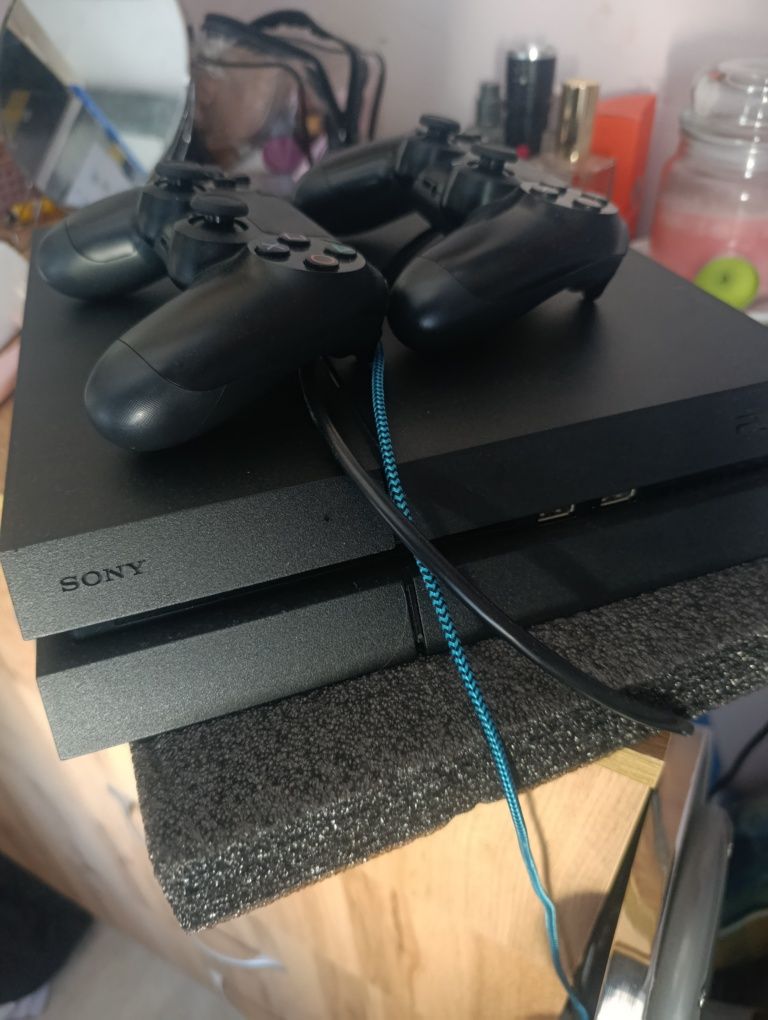 Плейстеъшън 4 500гб playstation 4 +игри