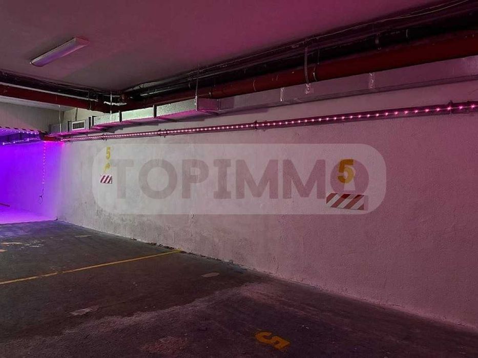 Под наем паркоместа в Гръцката махала