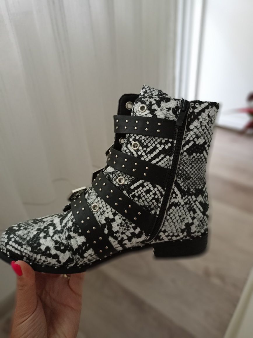 Дамски боти OMG Нови