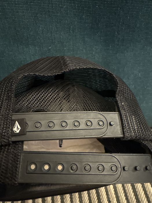 Шапка с козирка Volcom