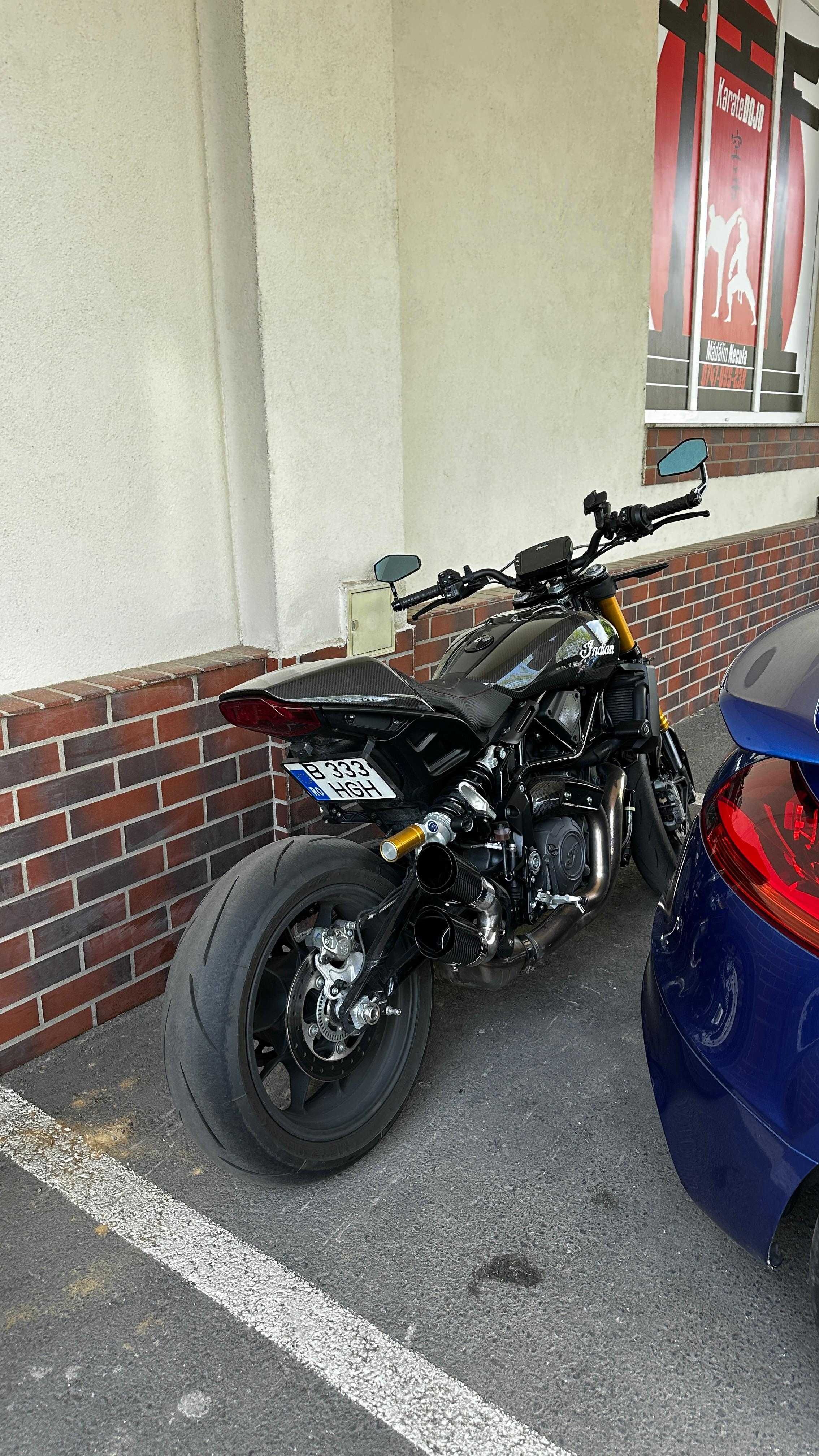 Indian FTR 1200S Carbon / grey&red