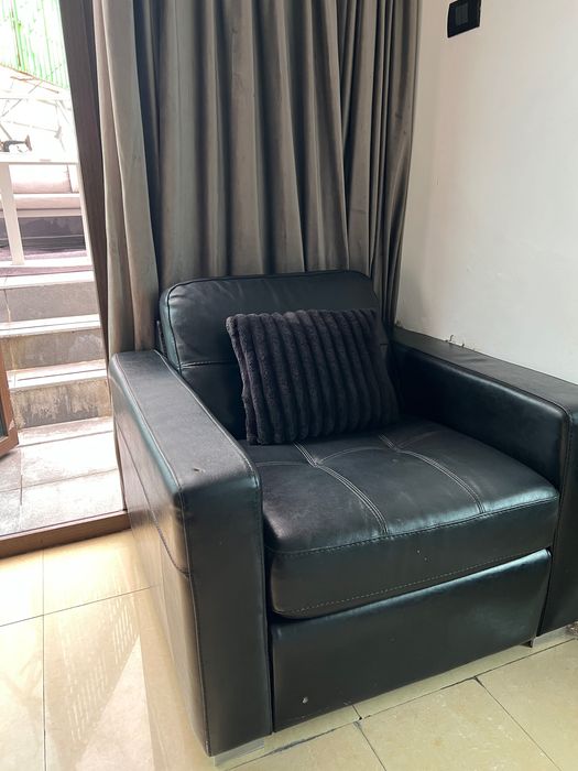 Canapea + fotoliu din piele neagra